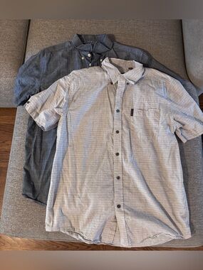 2 Ben Sherman Men's Shirts in Light Gray and Chambray